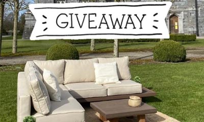 Win outdoor corner 8x8 and table