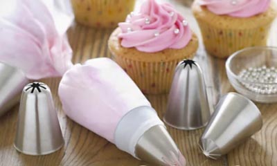 Free Lakeland Piping Baking Sets